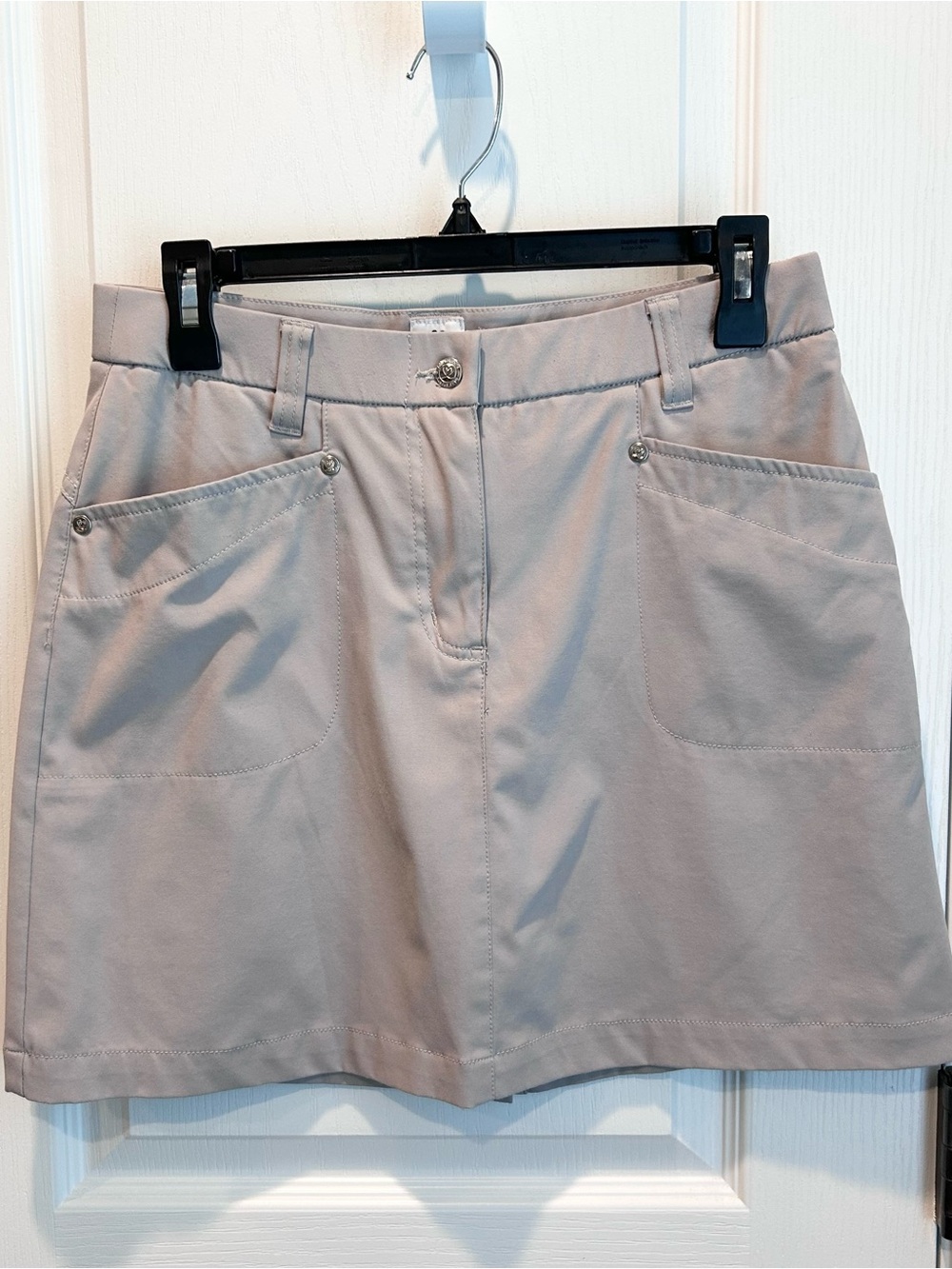 Daily Sports Sweden Women’s Golf Skort Khaki/Sand/Beige Size 6 US Lyric Miracle